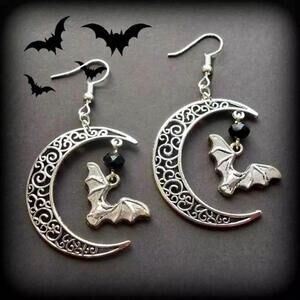 Brand New Flying Bat 🦇 Black Bead Crescent Moon Dangle Earrings 

Halloween 🦇